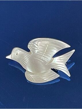 Mother of Pearl Bird Pin - Iridescent White